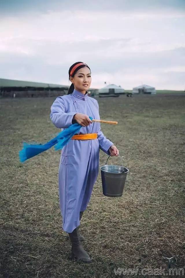 美丽的蒙古女孩 漂亮的蒙古服饰