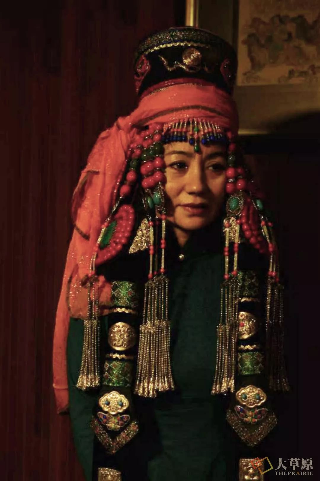 原来蒙古族妇女的头饰,就是蒙古族女人的一生
