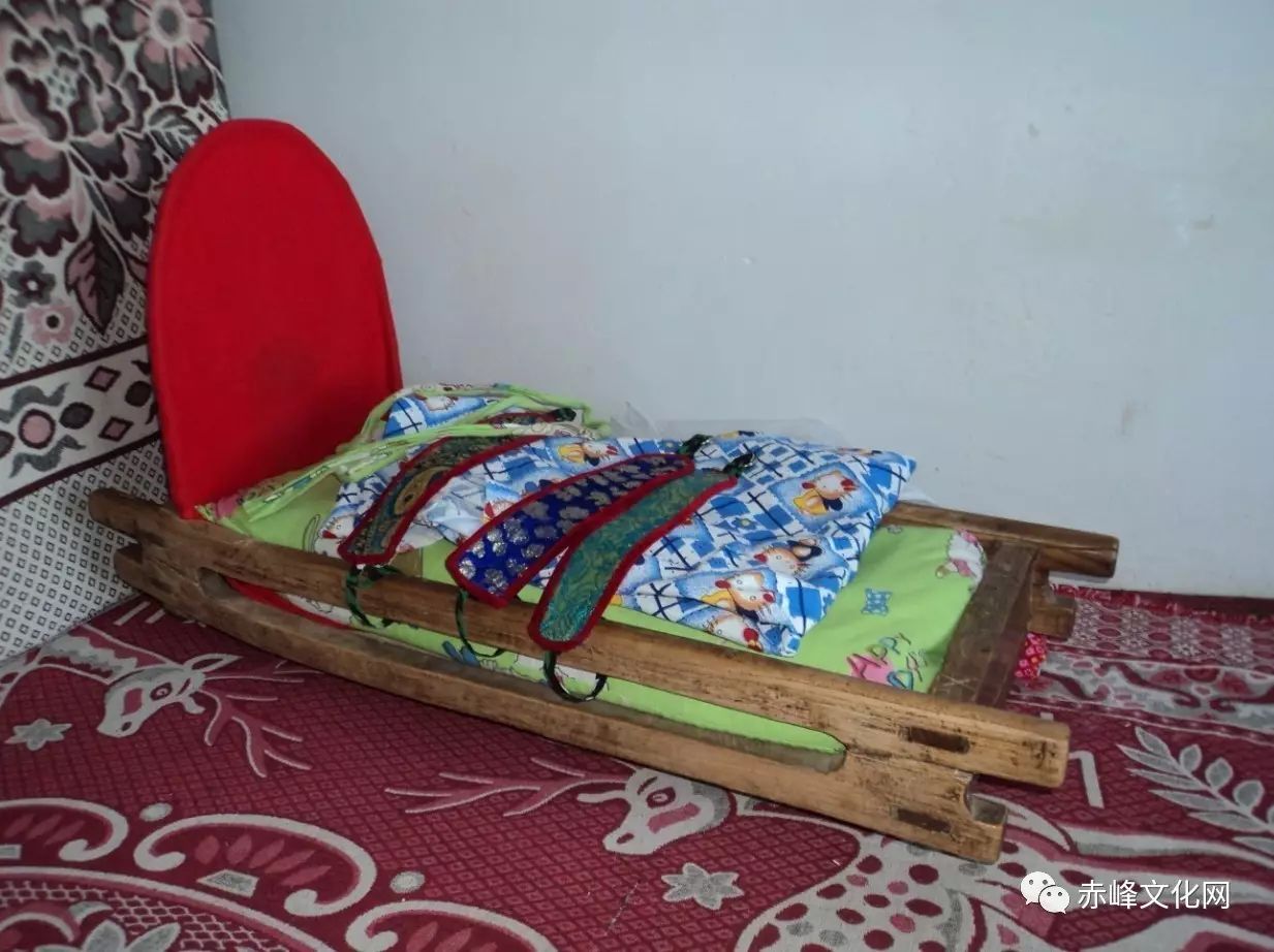 与在白色背景隔绝的熊玩具的木婴孩摇篮 库存照片. 图片 包括有 轻便小床, 小儿床, 阿斯马拉, 重点, 摇篮 - 47002258