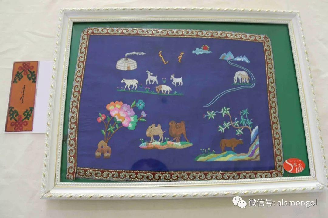 民俗丨阿拉善首届蒙古族刺绣银饰专题展览上的刺绣作品美翻了!