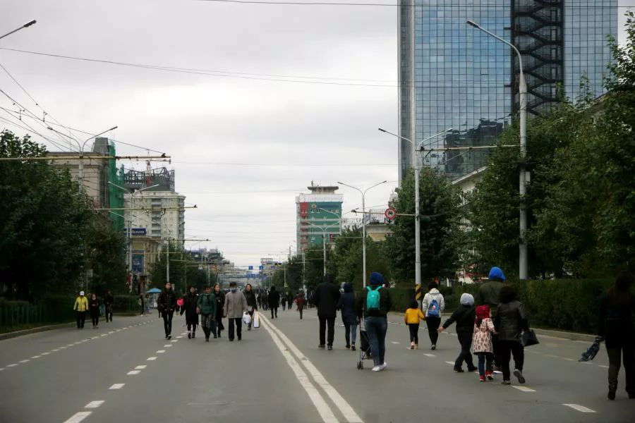 蒙古国的北京街乌兰巴托市无汽车日剪影