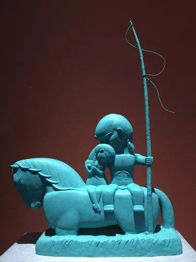 回望草原，“塑”源本根：萨其日拉图雕塑作品展开幕