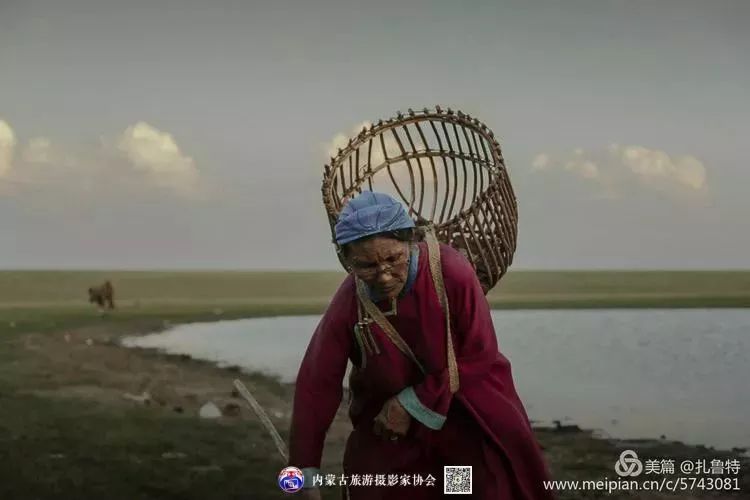 家乡美 | 包曙光摄影作品《草原额吉》
