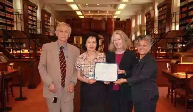 【蒙古文化】收集成吉思汗文献20年 走遍50多个国家的蒙古人 第2张