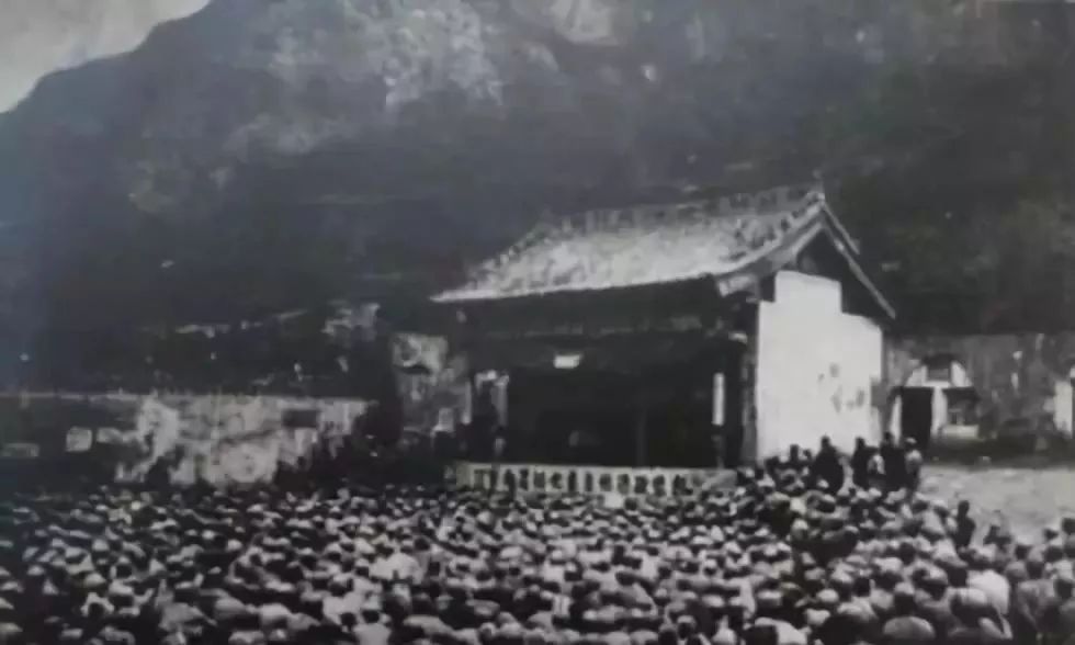 1939年中共领导人在延安祭奠圣祖成吉思汗 第2张