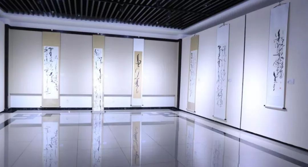 《蒙古文化魂宝——巴图巴雅尔蒙古文书法展》在呼和浩特举办 第5张