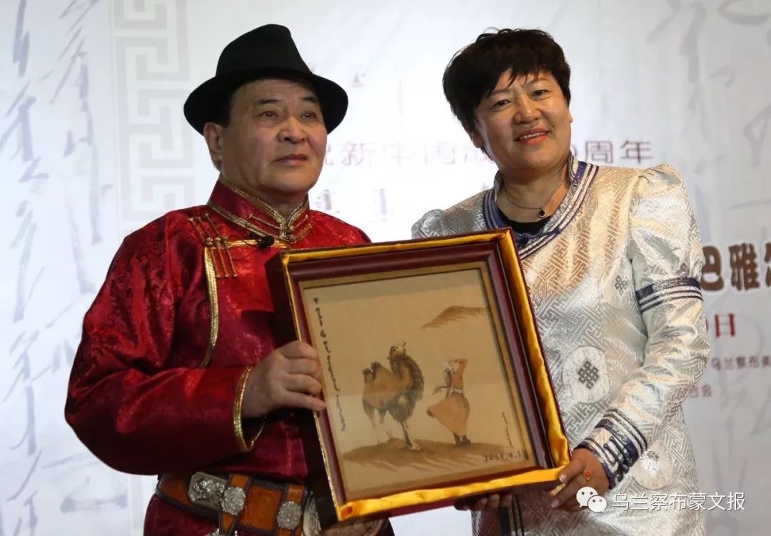 《蒙古文化魂宝——巴图巴雅尔蒙古文书法展》在呼和浩特举办 第15张