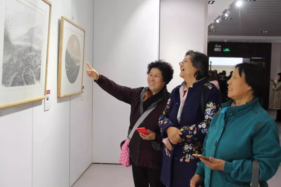 庆祝新中国成立70周年内蒙古美术名家作品巡展开展！ 第2张