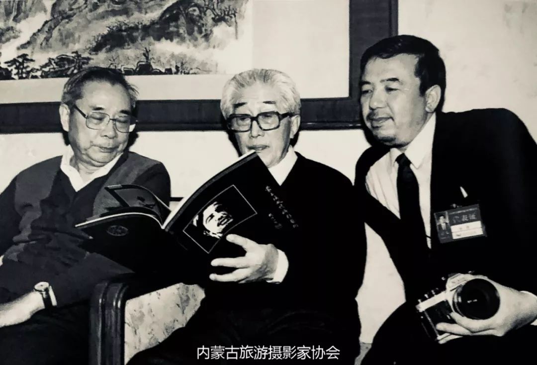 额博丨忆《内蒙古画报》及内蒙古美术摄影创始人尹瘦石先生 第14张 额博丨忆《内蒙古画报》及内蒙古美术摄影创始人尹瘦石先生 第14张
