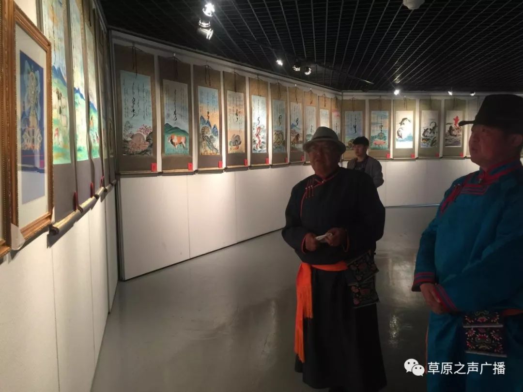 查干森布尔蒙古文书法,绘画展在呼和浩特开展 第6张 查干森布尔蒙古文书法,绘画展在呼和浩特开展 第6张