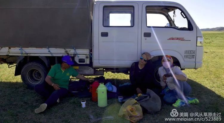 壮观!3000多个牧民 几十万头牛马羊 连绵几十里大迁移! 第11张 壮观!3000多个牧民 几十万头牛马羊 连绵几十里大迁移! 第11张