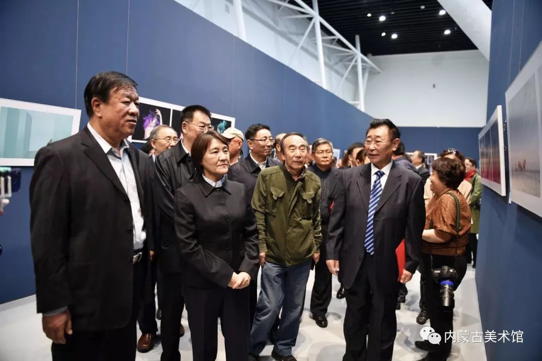 展览现场 ▎庆祝中华人民共和国成立七十周年“亮丽内蒙古,净土呼伦贝尔”——达斡尔族摄影家郭伟忠先生师生摄影作品展 第2张 展览现场 ▎庆祝中华人民共和国成立七十周年“亮丽内蒙古,净土呼伦贝尔”——达斡尔族摄影家郭伟忠先生师生摄影作品展 第2张