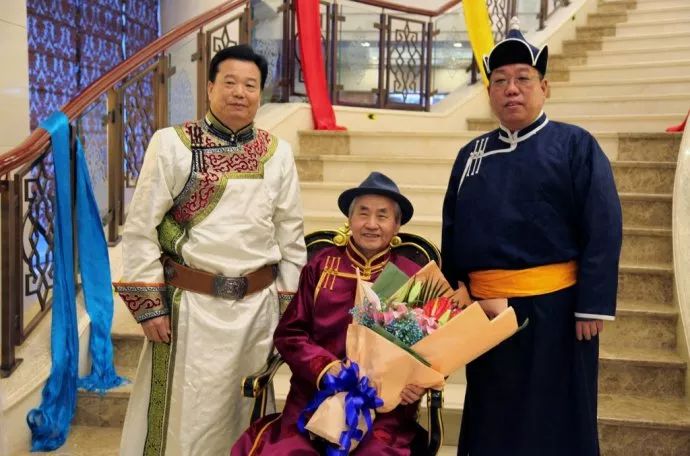 【今日头条】培养11名硕士研究生 8名博士研究生的蒙古族教授 第23张 【今日头条】培养11名硕士研究生 8名博士研究生的蒙古族教授 第23张