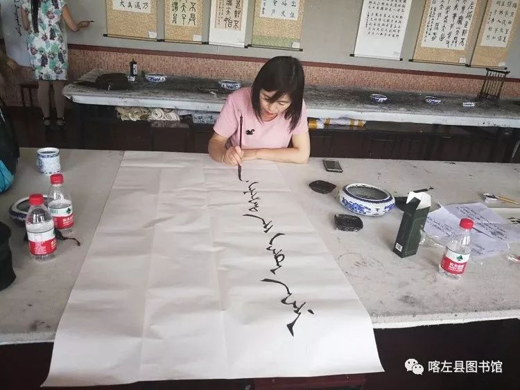 喀喇沁蒙古文书法培训基地举办 蒙古文书法进校园活动 第9张