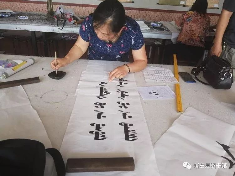 喀喇沁蒙古文书法培训基地举办 蒙古文书法进校园活动 第10张