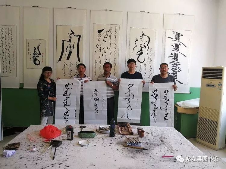 喀喇沁蒙古文书法培训基地举办 蒙古文书法进校园活动 第12张