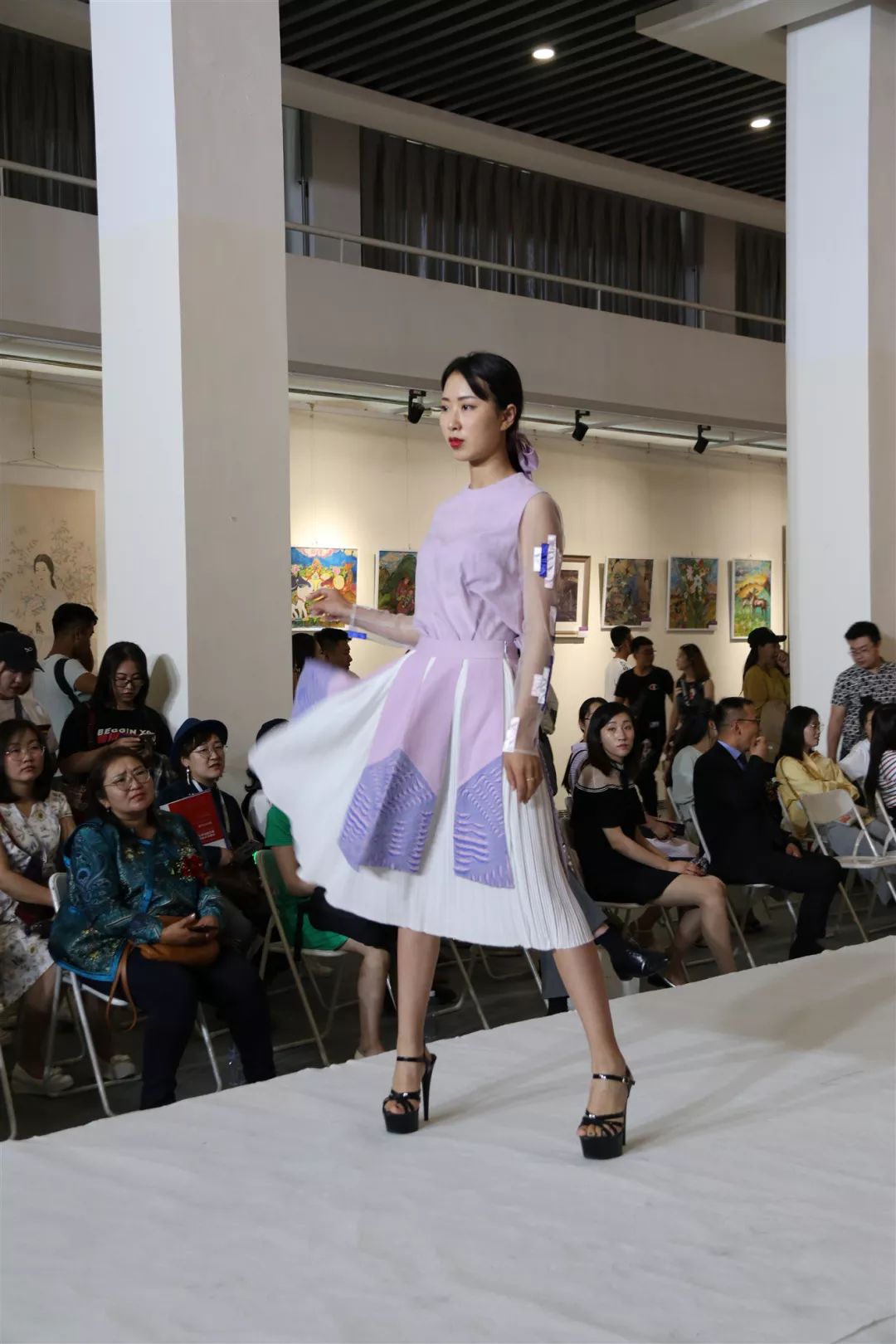 内蒙古大学创业学院与蒙古国高校联合举办设计艺术展 第2张 内蒙古大学创业学院与蒙古国高校联合举办设计艺术展 第2张