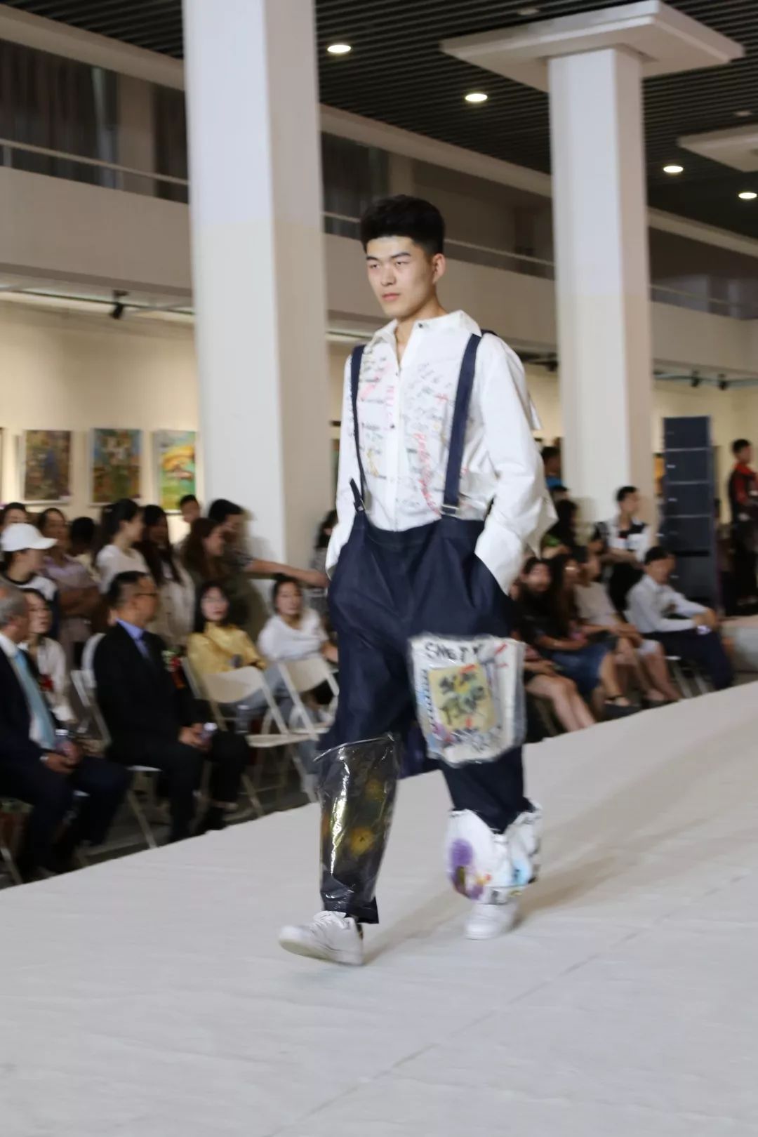 内蒙古大学创业学院与蒙古国高校联合举办设计艺术展 第3张 内蒙古大学创业学院与蒙古国高校联合举办设计艺术展 第3张