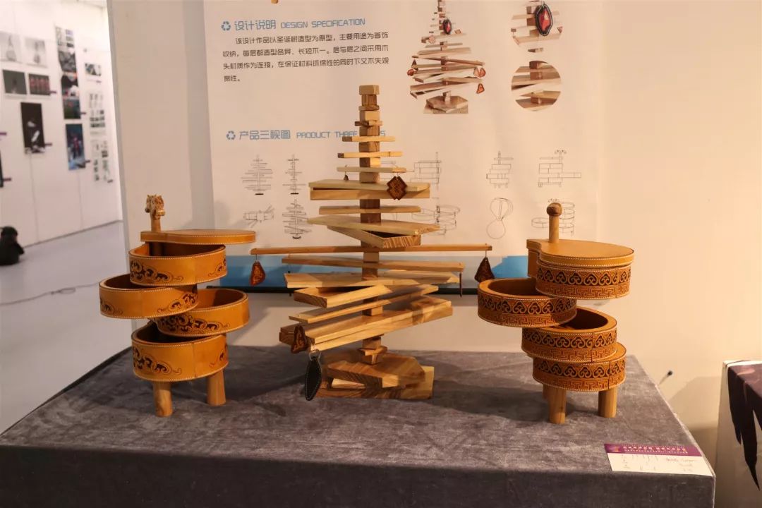 内蒙古大学创业学院与蒙古国高校联合举办设计艺术展 第7张 内蒙古大学创业学院与蒙古国高校联合举办设计艺术展 第7张
