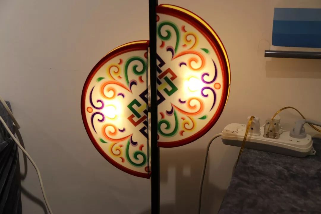 内蒙古大学创业学院与蒙古国高校联合举办设计艺术展 第8张 内蒙古大学创业学院与蒙古国高校联合举办设计艺术展 第8张