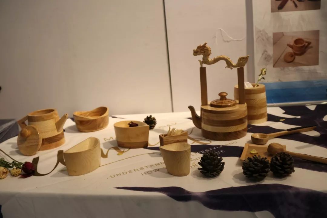 内蒙古大学创业学院与蒙古国高校联合举办设计艺术展 第10张 内蒙古大学创业学院与蒙古国高校联合举办设计艺术展 第10张
