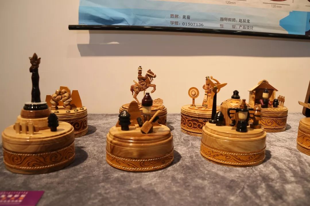 内蒙古大学创业学院与蒙古国高校联合举办设计艺术展 第9张 内蒙古大学创业学院与蒙古国高校联合举办设计艺术展 第9张