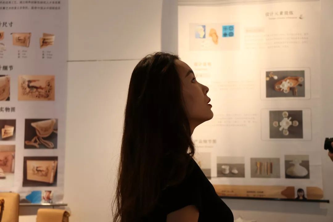 内蒙古大学创业学院与蒙古国高校联合举办设计艺术展 第15张 内蒙古大学创业学院与蒙古国高校联合举办设计艺术展 第15张