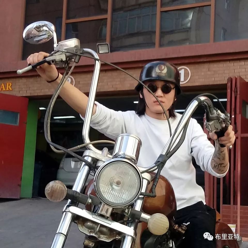 蒙古国90后自由画家甘·巴雅尔作品欣赏,浓浓的天鹅神话风 第27张 蒙古国90后自由画家甘·巴雅尔作品欣赏,浓浓的天鹅神话风 第27张