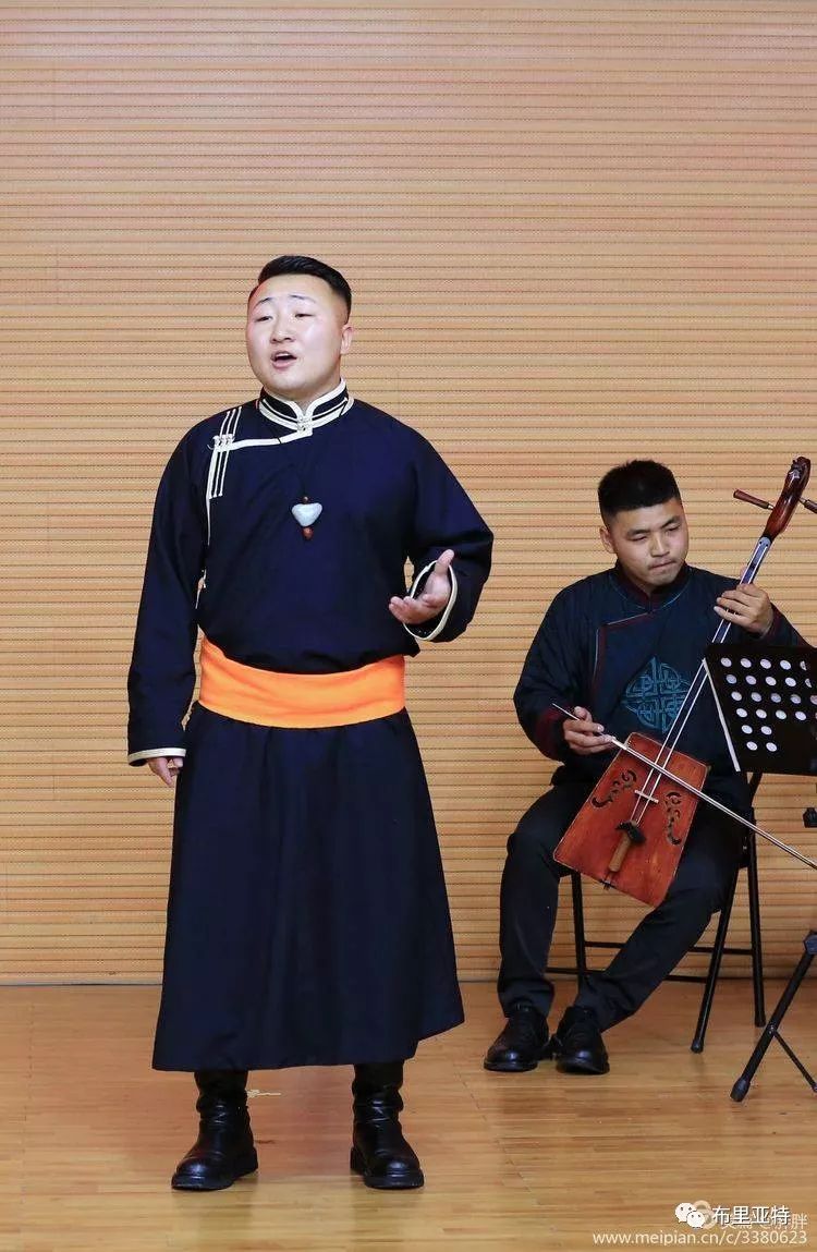 名师出高徒 | 记2016级呼伦贝尔民谣传承班音乐会 第10张 名师出高徒 | 记2016级呼伦贝尔民谣传承班音乐会 第10张