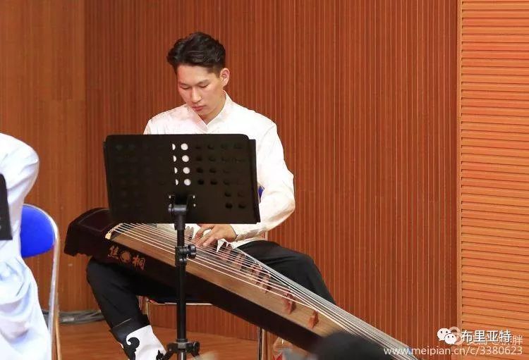 名师出高徒 | 记2016级呼伦贝尔民谣传承班音乐会 第48张 名师出高徒 | 记2016级呼伦贝尔民谣传承班音乐会 第48张