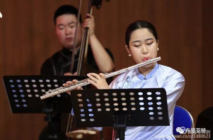 名师出高徒 | 记2016级呼伦贝尔民谣传承班音乐会 第45张 名师出高徒 | 记2016级呼伦贝尔民谣传承班音乐会 第45张