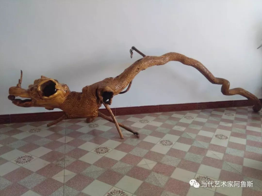 锡林郭勒草原民间艺人阿拉腾敖都的根雕艺术作品欣赏 第3张 锡林郭勒草原民间艺人阿拉腾敖都的根雕艺术作品欣赏 第3张