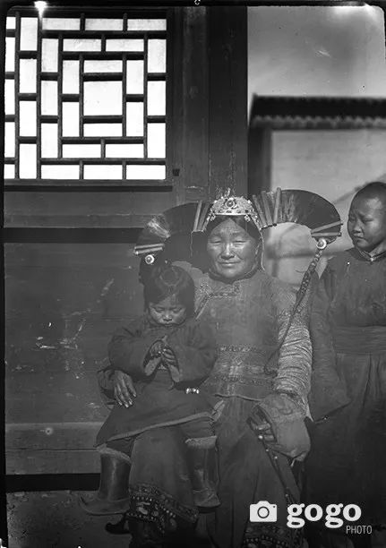 珍贵老照片:19世纪后期的蒙古妇女 第11张 珍贵老照片:19世纪后期的蒙古妇女 第11张