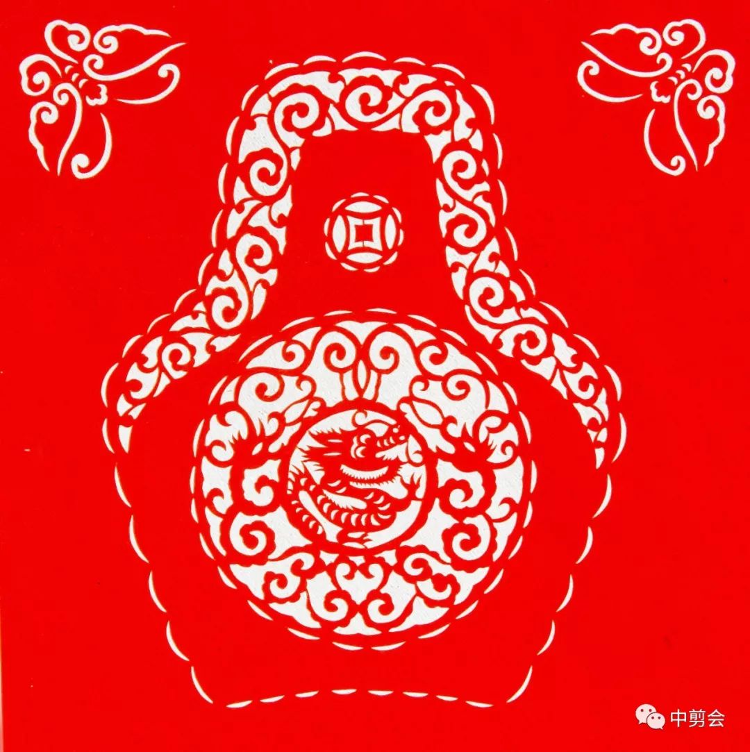 游唱游剪——记荣凤敏与她剪纸艺术中的草原风韵 第30张 游唱游剪——记荣凤敏与她剪纸艺术中的草原风韵 第30张