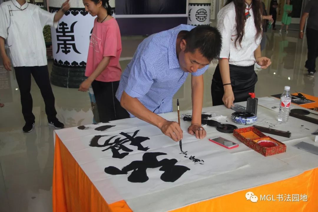 宝音陶格陶“乌珠穆沁”主题蒙古文书法展在西乌旗举办 第15张