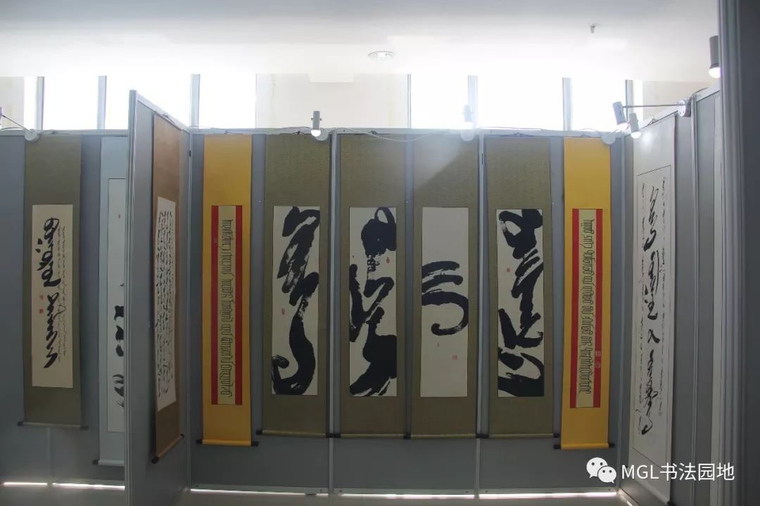 宝音陶格陶“乌珠穆沁”主题蒙古文书法展在西乌旗举办 第13张