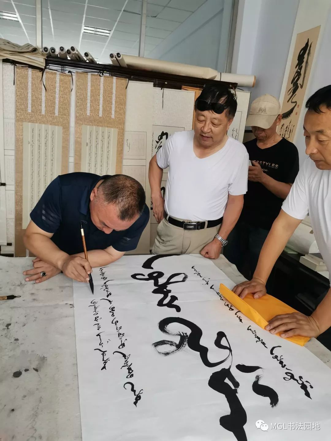 宝音陶格陶“乌珠穆沁”主题蒙古文书法展在西乌旗举办 第33张