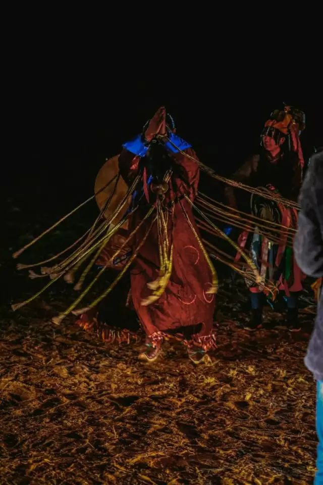 神秘的蒙古族萨满祭火仪式震撼组图