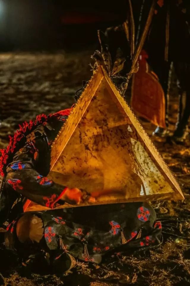 神秘的蒙古族萨满祭火仪式（震撼组图） 第20张