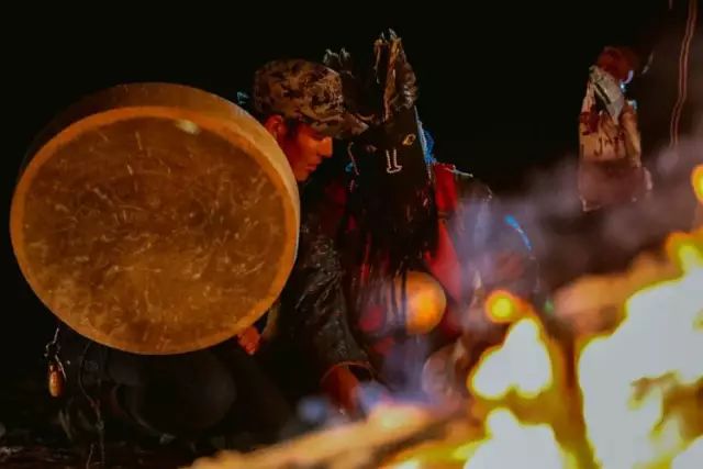 神秘的蒙古族萨满祭火仪式（震撼组图） 第19张