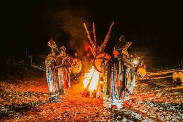 神秘的蒙古族萨满祭火仪式(震撼组图)