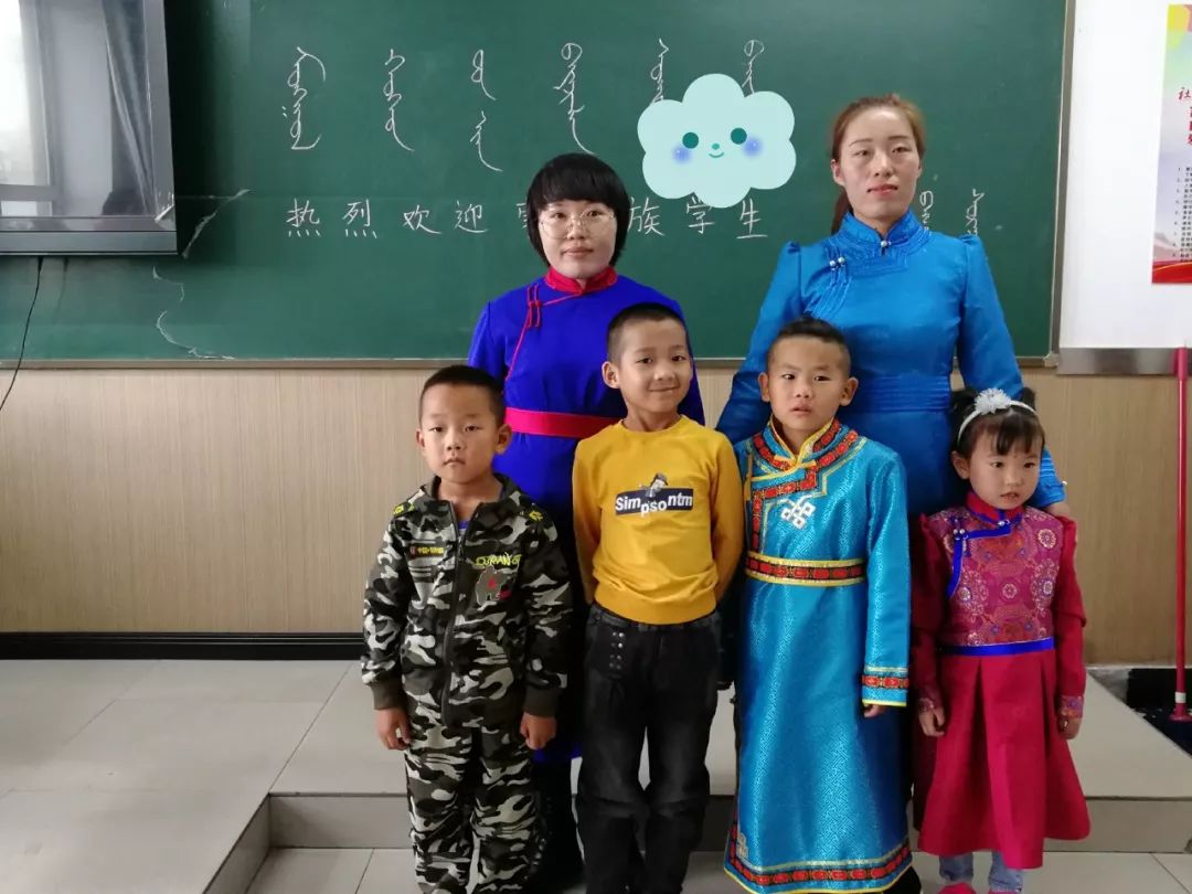 【蒙古文化】虽然只有四个学生 但他们仍然坚持蒙古语授课... 第2张