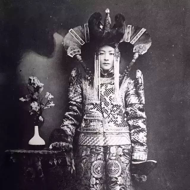 100年前的蒙古贵族老照片