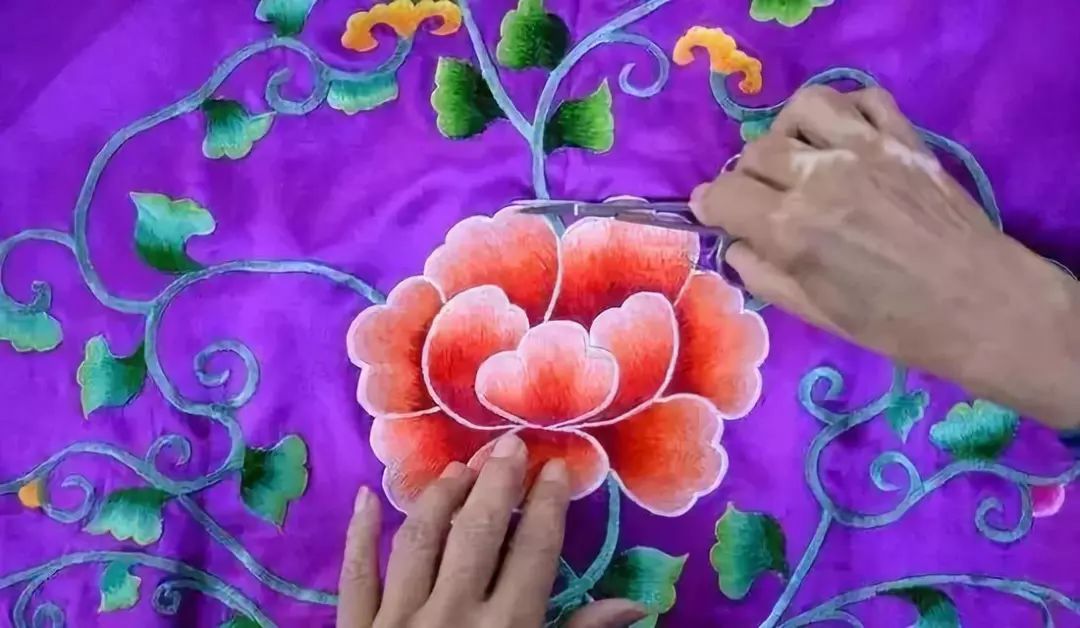 美轮美奂的传统蒙古族刺绣