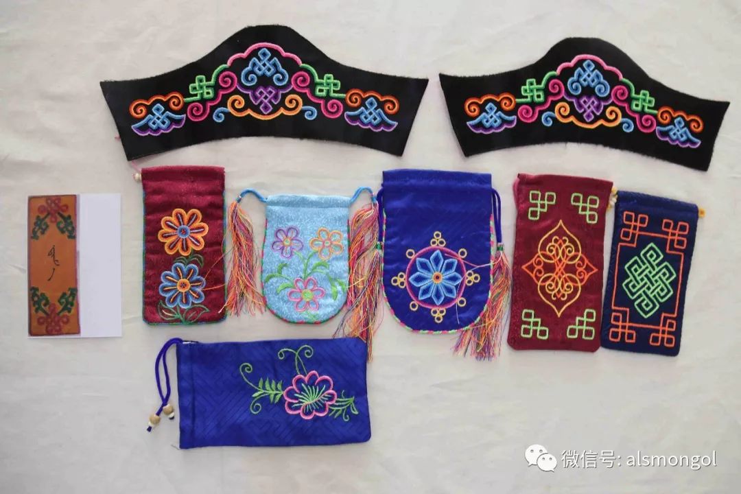 民俗丨阿拉善首届蒙古族刺绣银饰专题展览上的刺绣作品美翻了