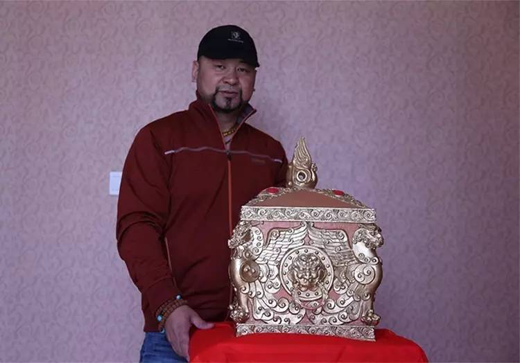 🔴 内蒙古著名雕塑家铁木先生及作品