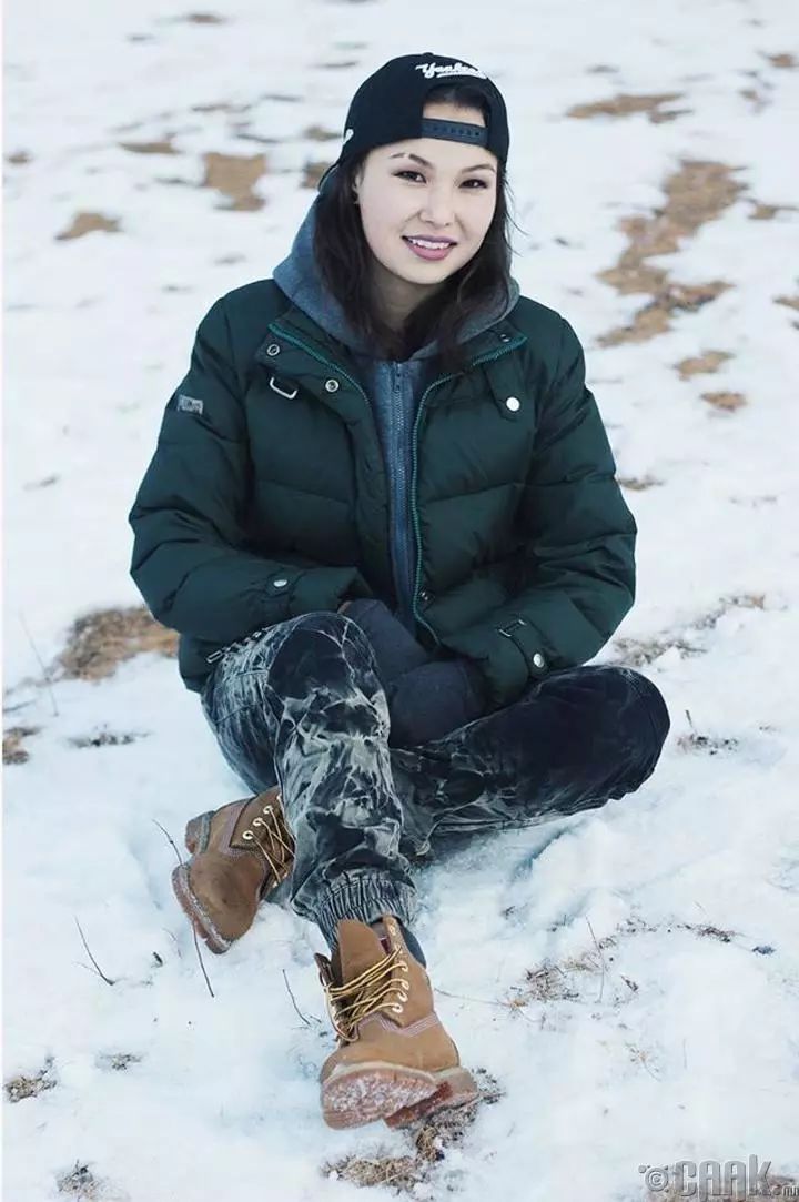 【蒙古佳丽】太漂亮了 蒙古美女们的新年自拍集.