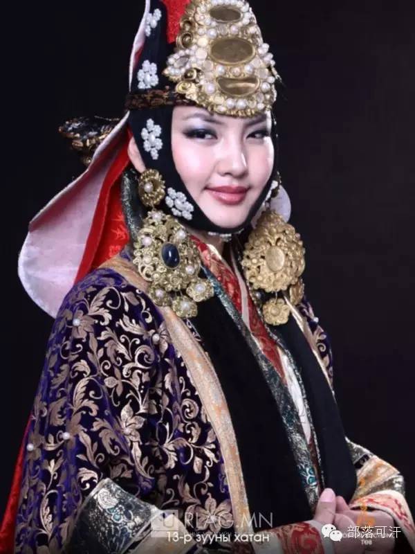 用图片展示蒙古女人的从美丽、秀丽、华丽转变到现代社会时尚的代名词（佳丽）