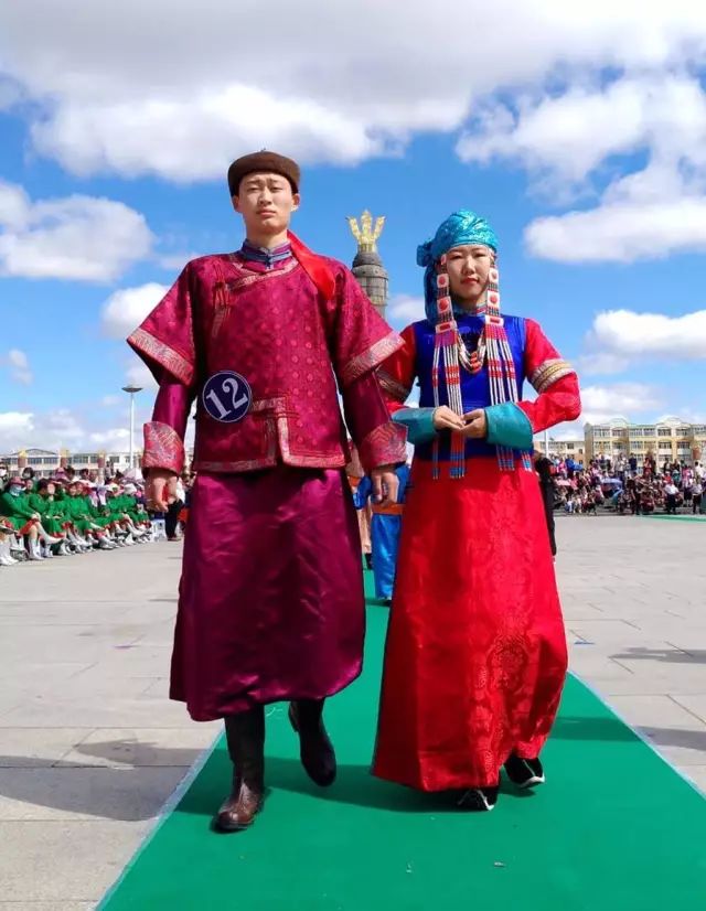 轰动乌兰察布！后旗首届察哈尔服饰展演精彩视频来了！