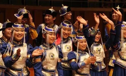 蒙古族少年合唱团来自草原深处的绝响，民族音乐让外国人拍手叫绝！